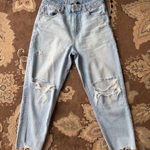 American Eagle Strigid Curvy Ripped Mom Jean - Picture 2 of 8